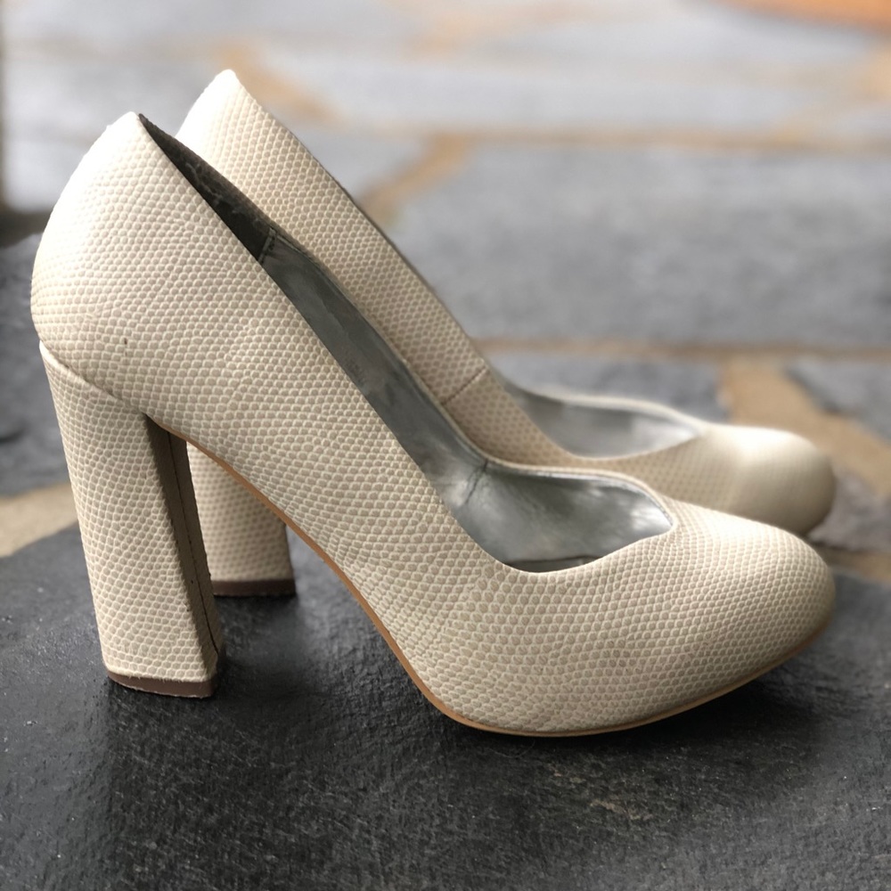 🤍 Block Heel Snakeskin Pumps
